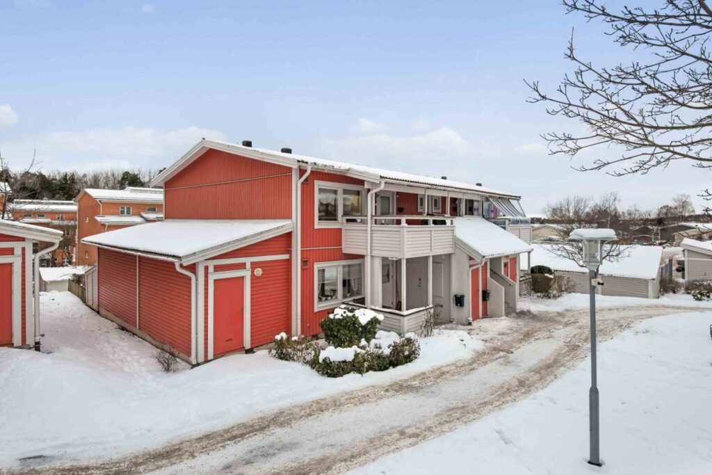 Snöröjning & istappsborttagning BRF. Örby Slott Östberga